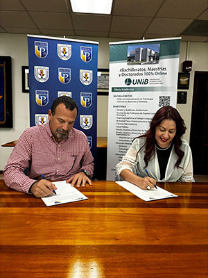 Firma de convenio entre representantes de UNIB y Politécnica de San Juan